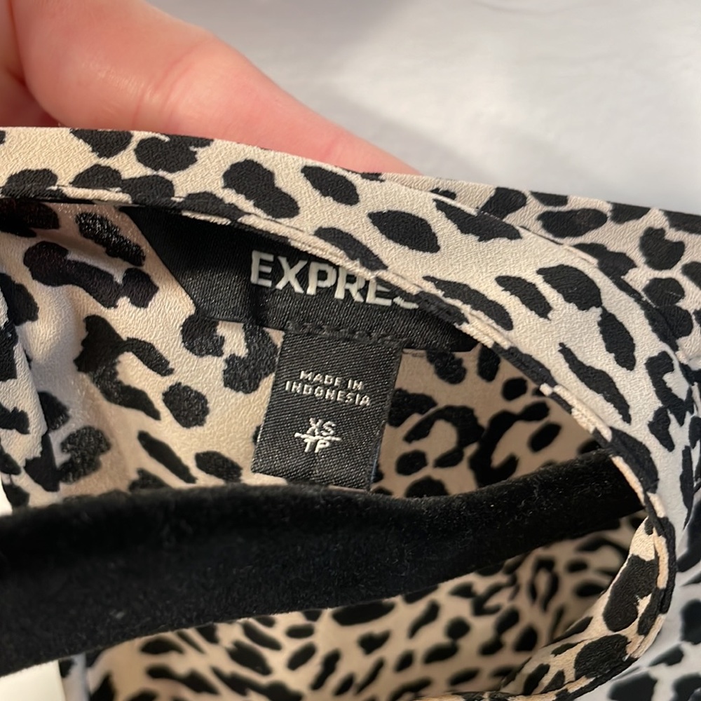 Express Leopard Blouse - Picture 3 of 4